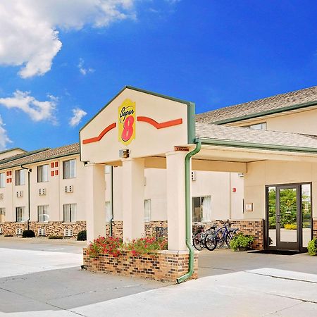 Super 8 By Wyndham St. James Exterior photo
