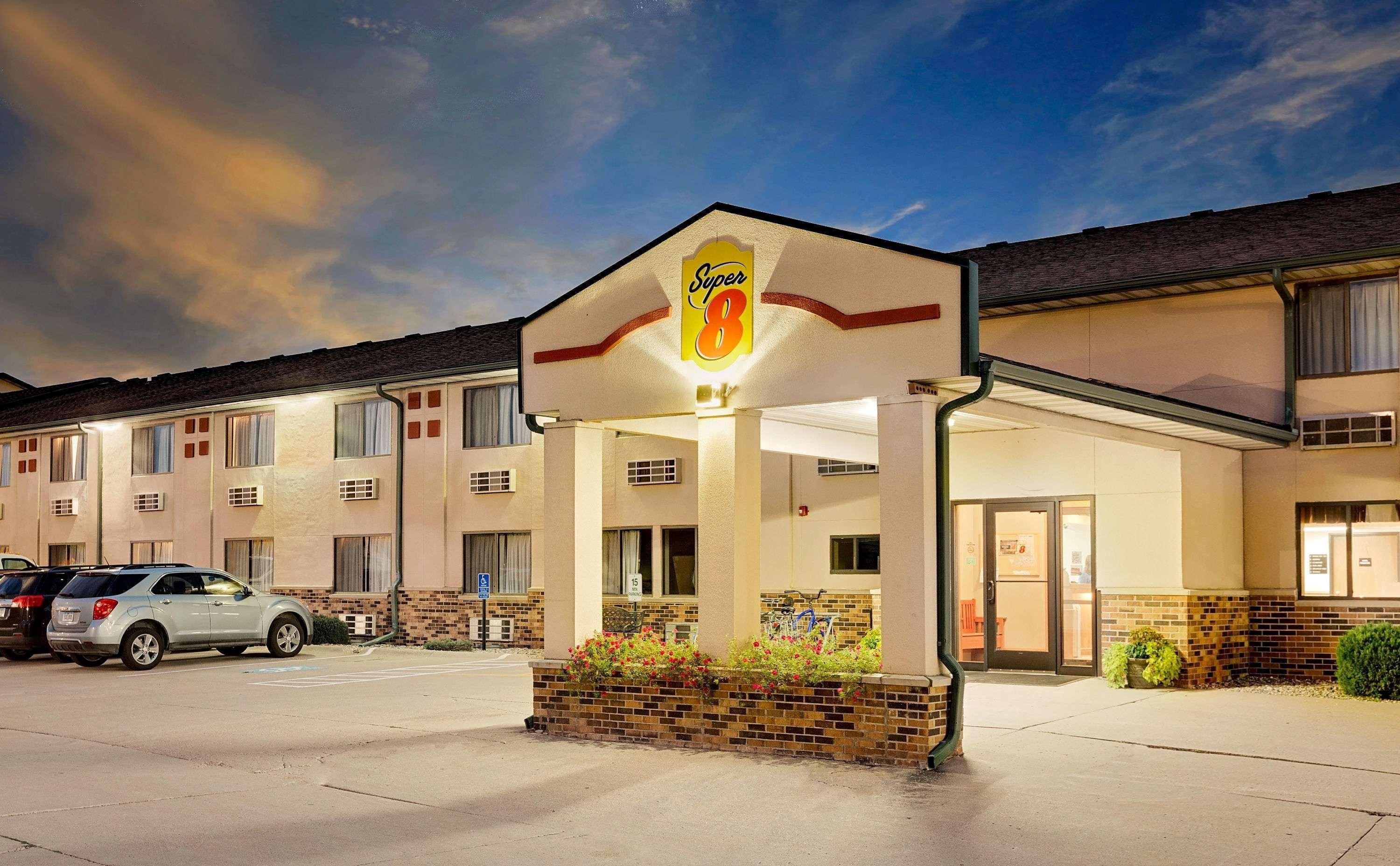 Super 8 By Wyndham St. James Exterior photo